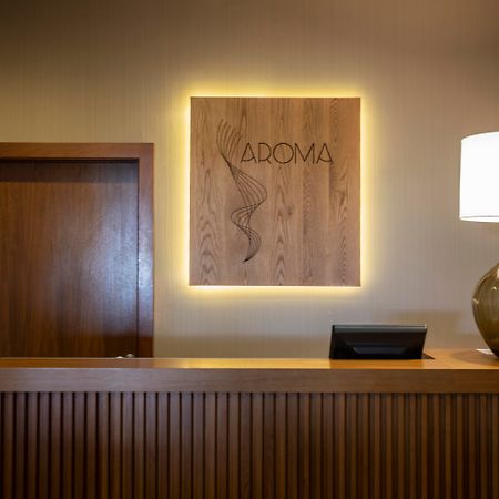 Monte Santo Resort Карвоейру Экстерьер фото Reception desk at the hotel