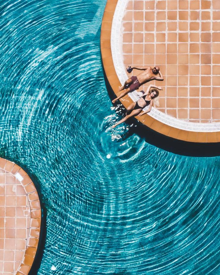 Monte Santo Resort Карвоейру Экстерьер фото The pool at the 1018