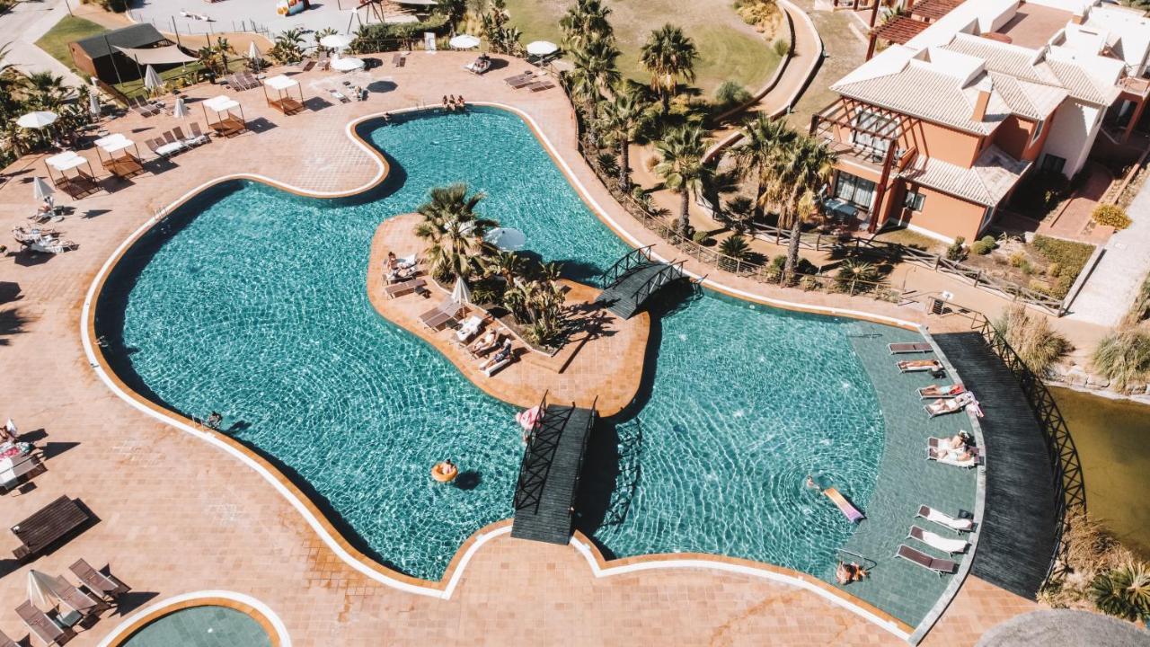 Monte Santo Resort Карвоейру Экстерьер фото Aerial view of the pool at the Sheraton Hotel