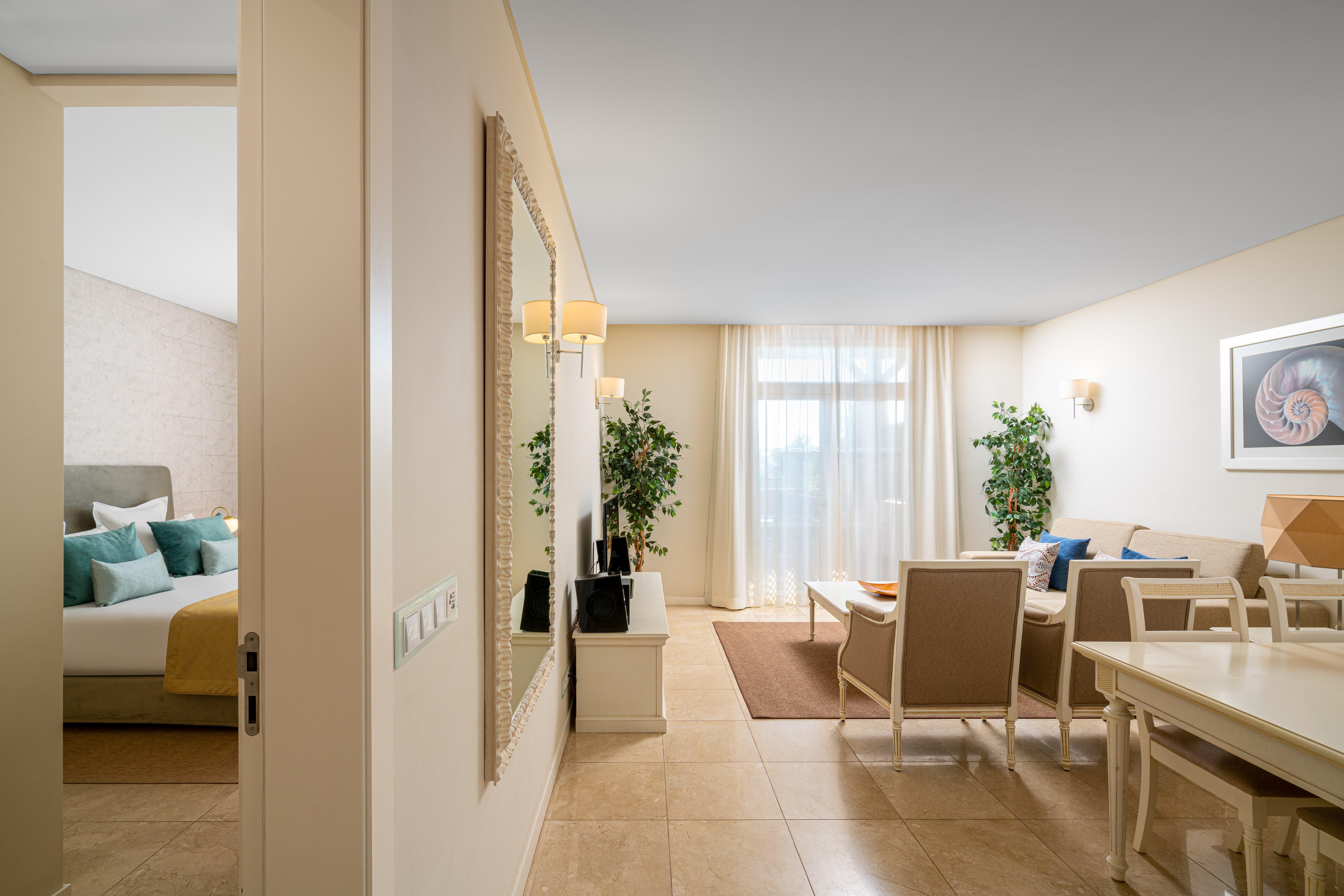 Monte Santo Resort Карвоейру Экстерьер фото A suite at the hotel