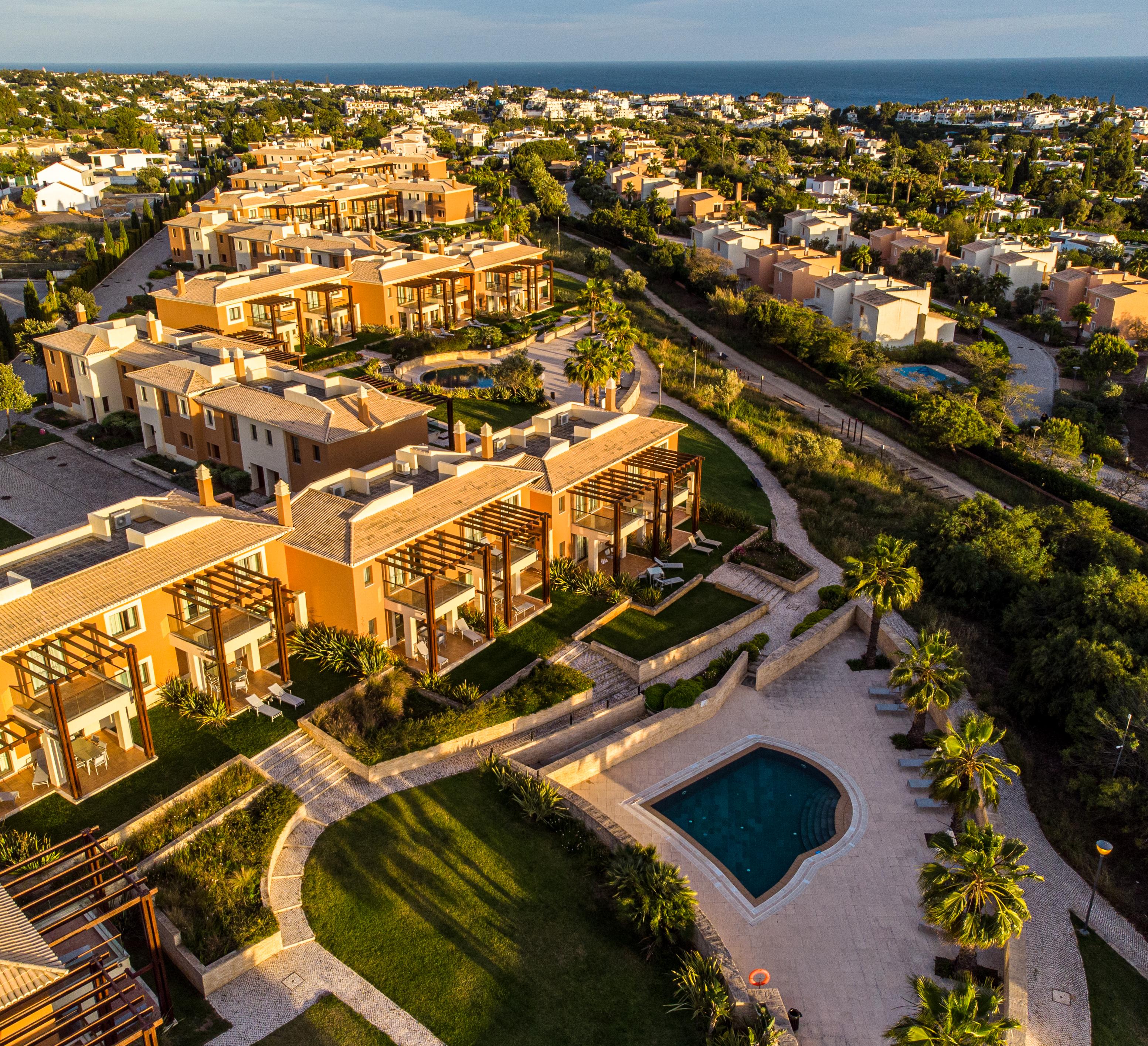 Monte Santo Resort Карвоейру Экстерьер фото Aerial view of the resort