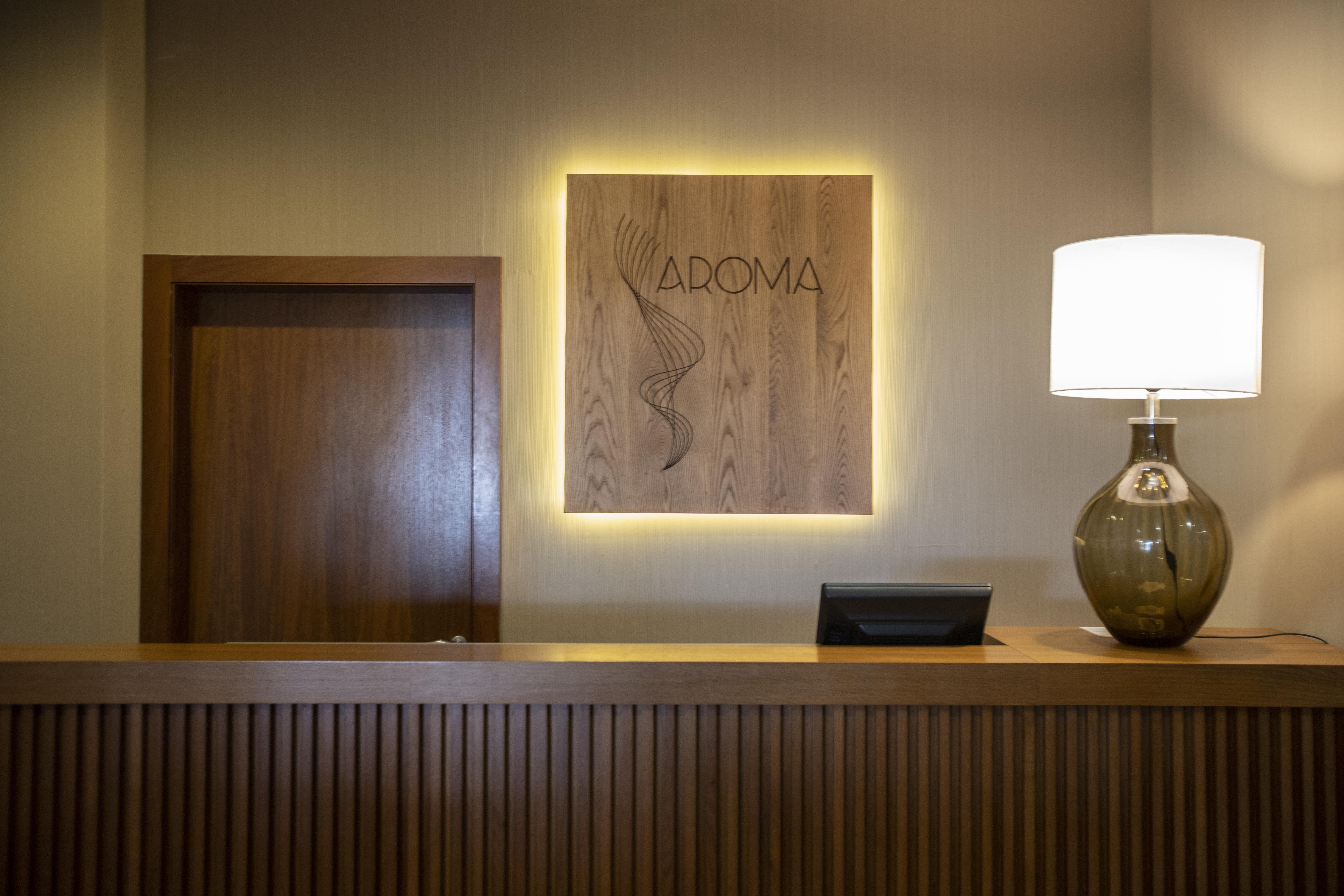 Monte Santo Resort Карвоейру Экстерьер фото Reception desk at the hotel