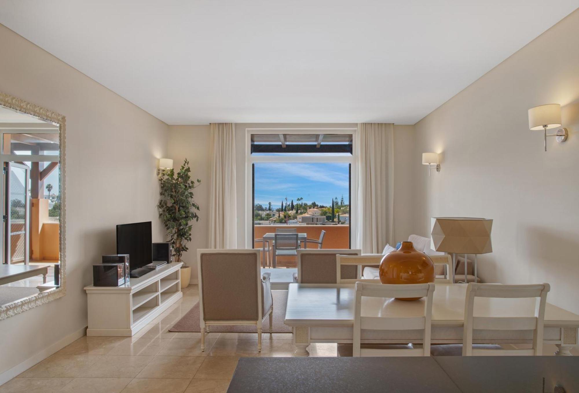 Monte Santo Resort Карвоейру Экстерьер фото A staged living room