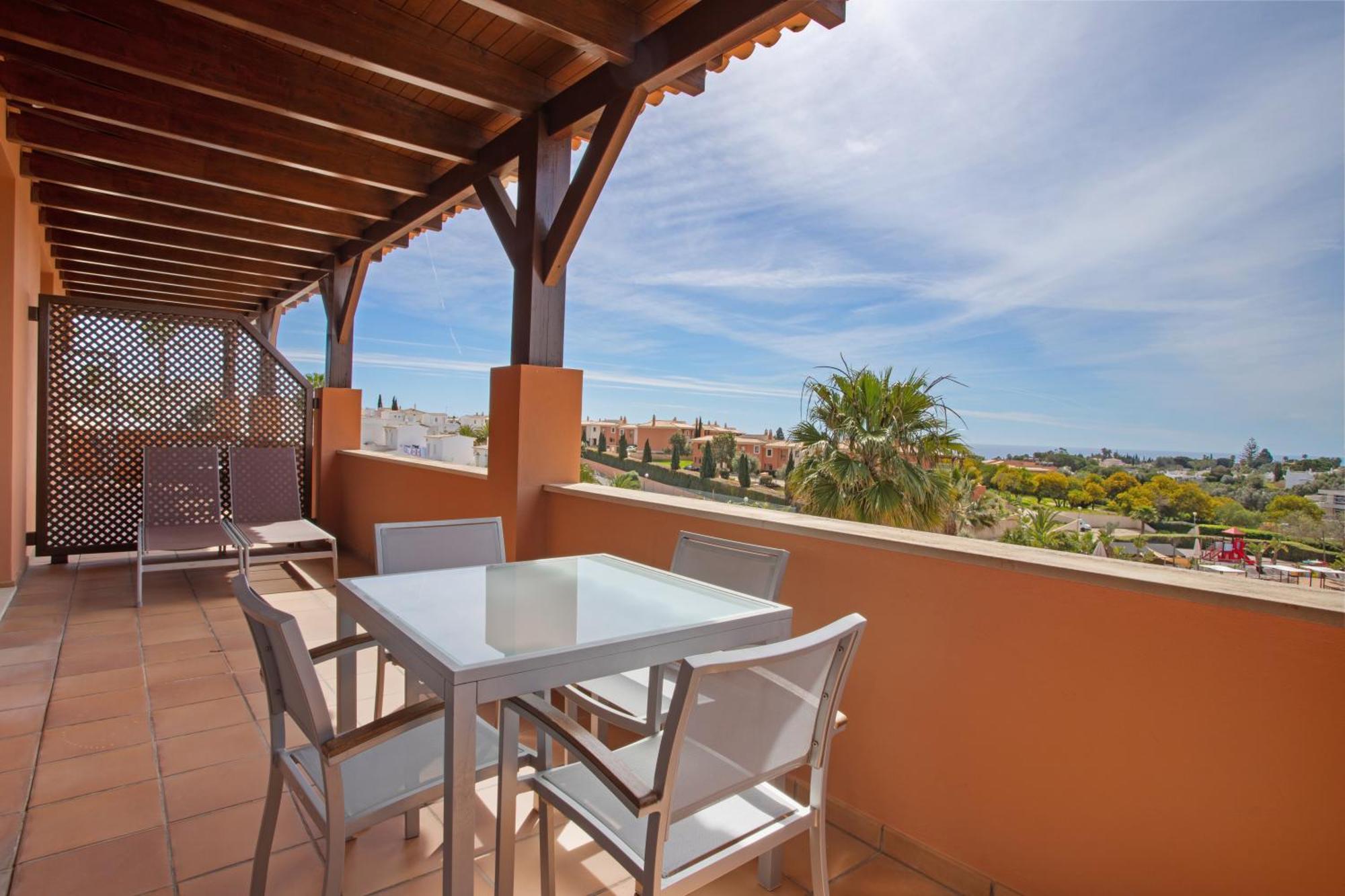 Monte Santo Resort Карвоейру Экстерьер фото A balcony