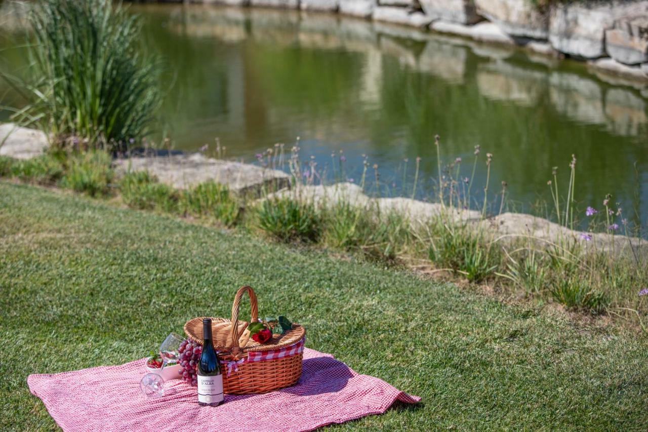 Monte Santo Resort Карвоейру Экстерьер фото A picnic basket