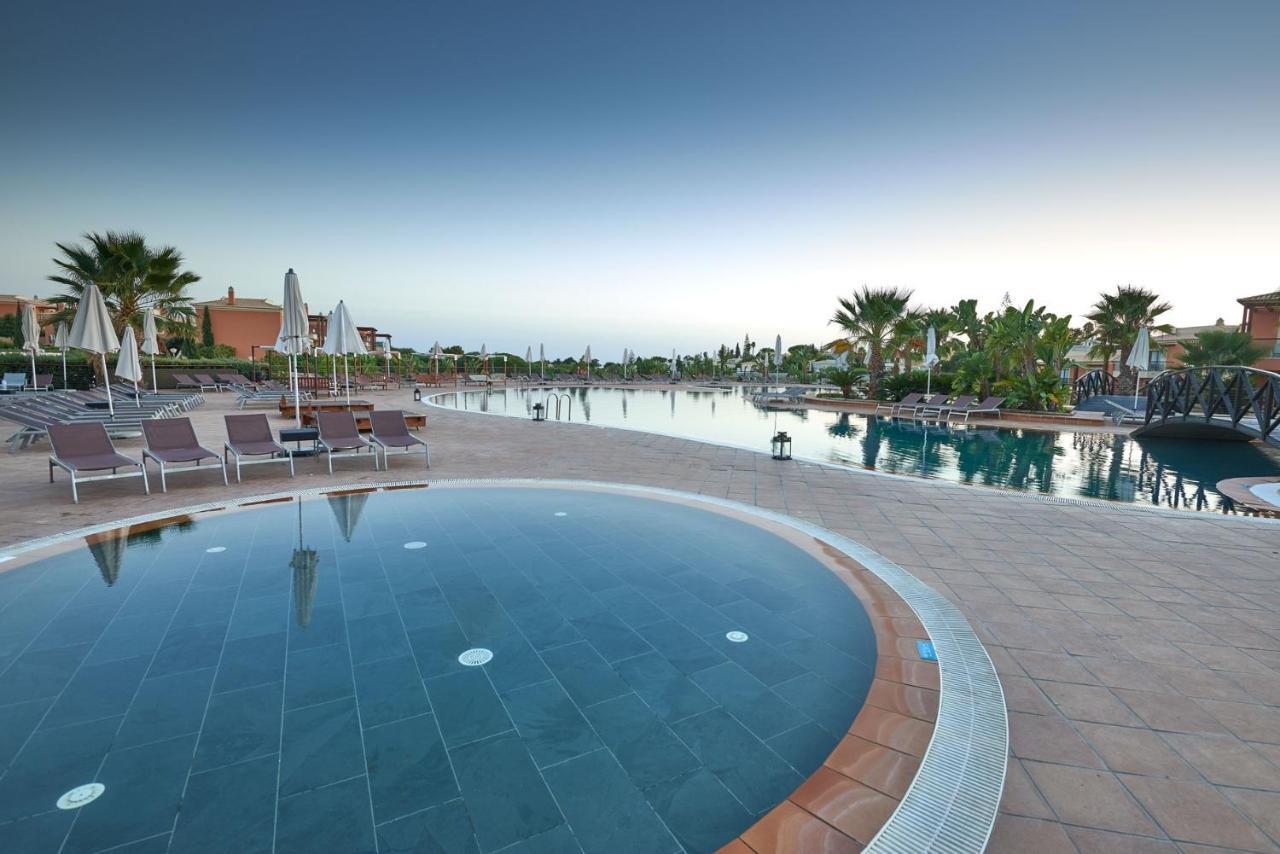 Monte Santo Resort Карвоейру Экстерьер фото The swimming pool at the hotel